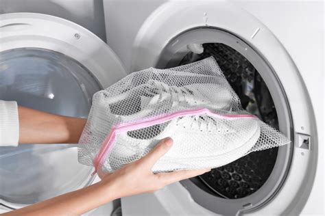 can you wash sneakers in washing machine.